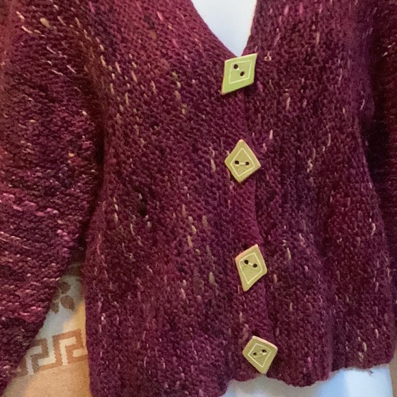 Handmade chunky knit V neck cardigan ceramic unique buttons variegated burgundy - Picture 3 of 12